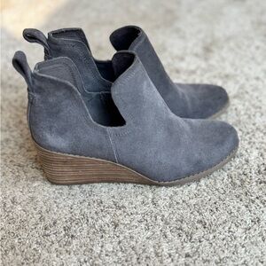 Toms Charcoal Suede Kallie Wedge Booties 7